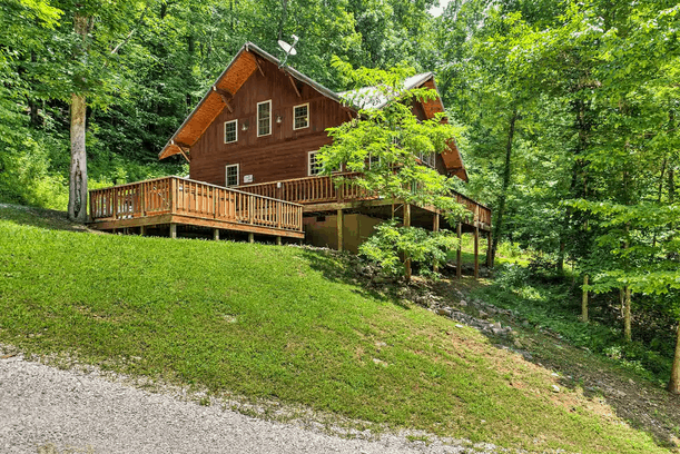 Horse Themed Cabin with Hot Tub and Dog Friendly KY