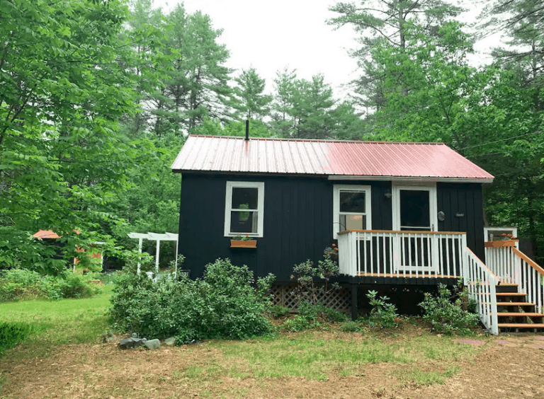 11 PetFriendly Cabins & Airbnbs in Maine Doggy Check In