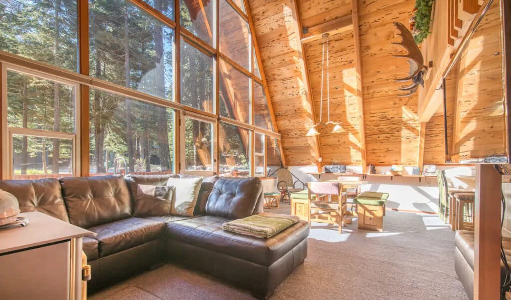 Spacious Cabin with Chamberland Community Amenities