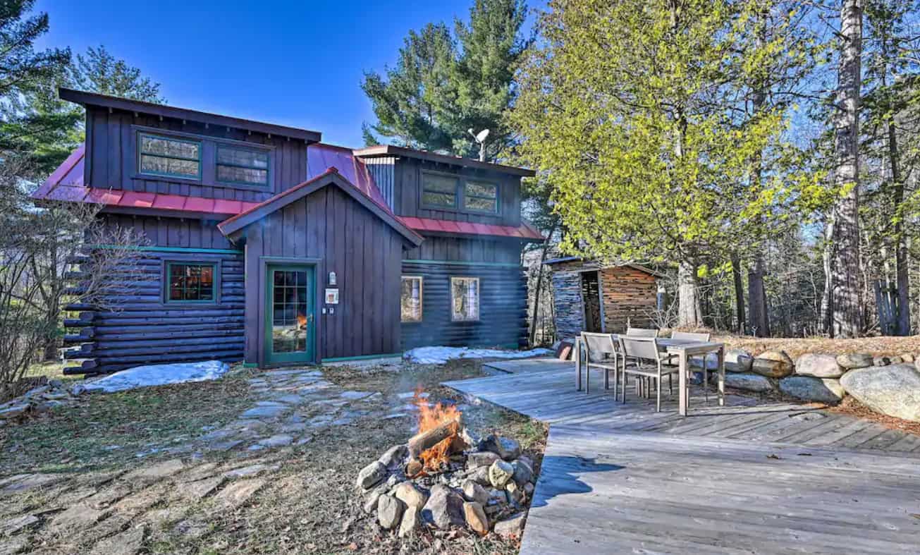 12 JawDropping, PetFriendly Cabin Rentals in the Adirondacks Doggy Check In