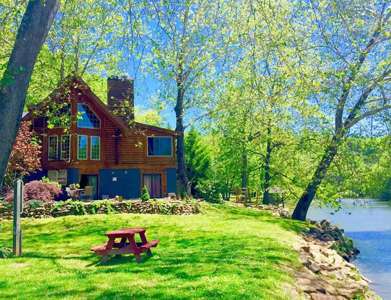 Riverside Log Cabin in Cherokee Pet-Friendly small