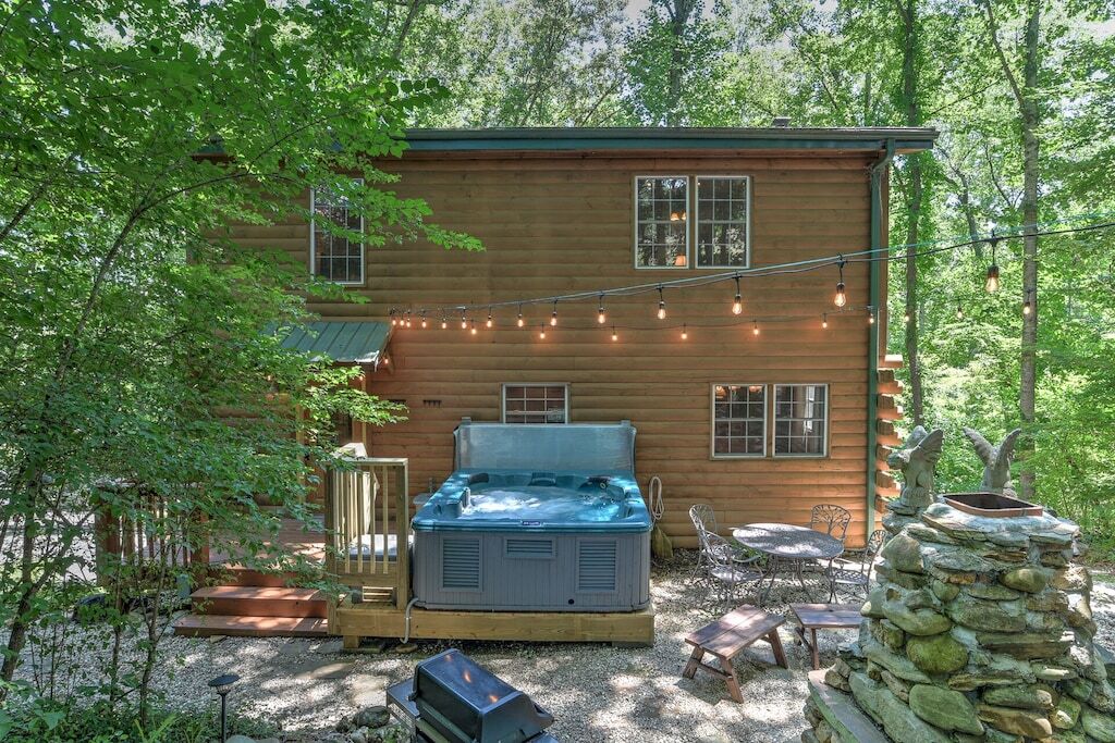 pet-friendly asheville cabin with yard
